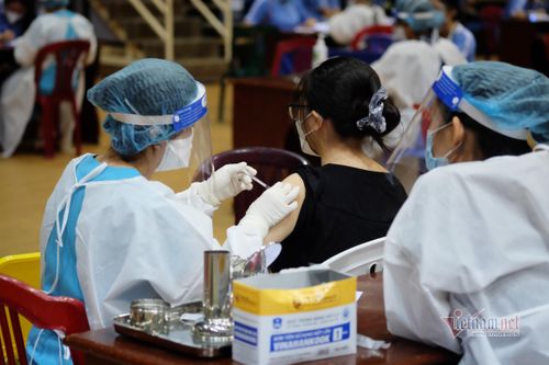 Hình ảnh ngày đầu Đà Nẵng tiêm vắc xin phòng Covid-19 cho trẻ em