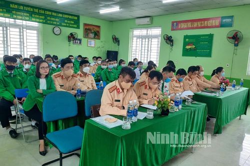 Phòng Cảnh sát giao thông lắng nghe ý kiến của lái xe và doanh nghiệp