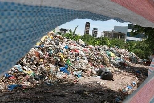 Hà Nội đổ rác ở đâu khi hồ chứa nước bãi rác Nam Sơn quá tải?