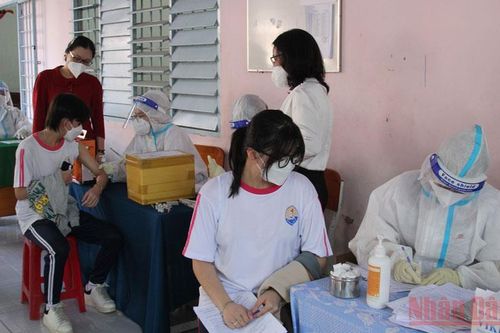 Vĩnh Long bắt đầu tiêm vaccine cho trẻ từ 12 đến 17 tuổi