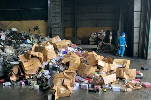 Tiêu hủy lô nước hoa giả mạo nhãn hiệu, trị giá gần 8 tỉ đồng