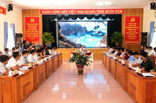 Chủ tịch UBND tỉnh Lâm Đồng Trần Văn Hiệp làm việc với huyện Đam Rông