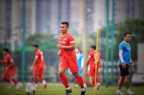 Thể thao Thể thao Cầu thủ Hồ Thanh Minh được Bộ trưởng, Chủ nhiệm Ủy ban Dân tộc tặng bằng khen