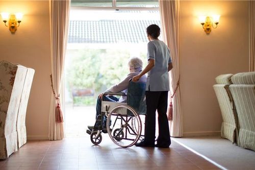 Sao không nghĩ chọn nhà dưỡng lão tốt cho bố mẹ cũng là báo hiếu?