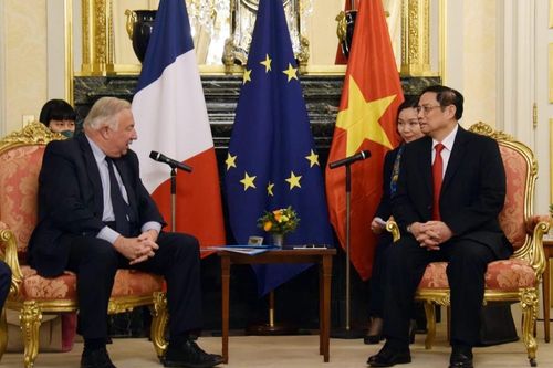 Những hoạt động ngoại giao đầu tiên của Thủ tướng tại Pháp