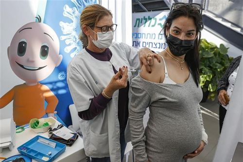 Trẻ sơ sinh có thể miễn dịch nhờ sữa mẹ khi mẹ từng mắc COVID-19