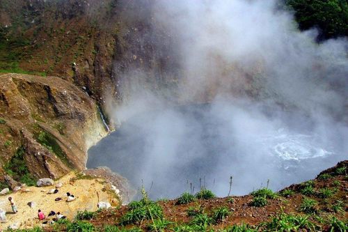 Khám phá hồ nước 'tử thần' sôi sùng sục trên quốc đảo Dominica