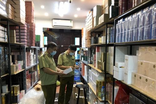 Cẩn trọng với nước hoa trôi nổi trên thị trường