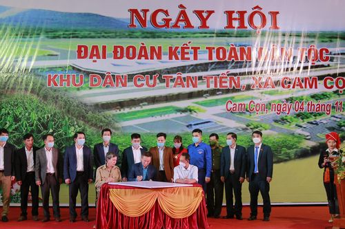 Chủ tịch UBND tỉnh Trịnh Xuân Trường dự Ngày hội đại đoàn kết toàn dân tộc tại Bảo Yên