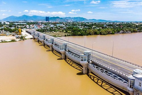 Vướng mắc khi thủy lợi chuyển từ phục vụ sang dịch vụ