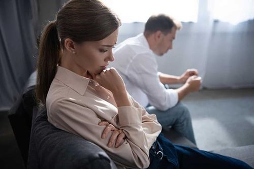 Vợ tẩm thuốc sâu vào quần lót khiến 'của quý' chồng bỏng nặng
