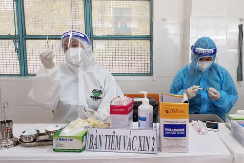 TPHCM sẵn sàng chi viện nhân lực tiêm vắc xin tại các tỉnh đang bùng dịch