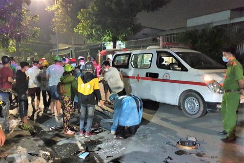 Hai xe máy va chạm trong hẻm, 3 người thương vong