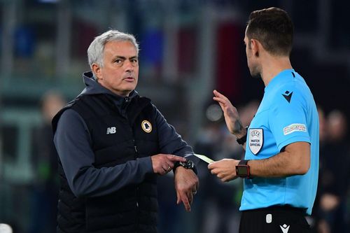 AS Roma không thắng, Mourinho lại đổ tại