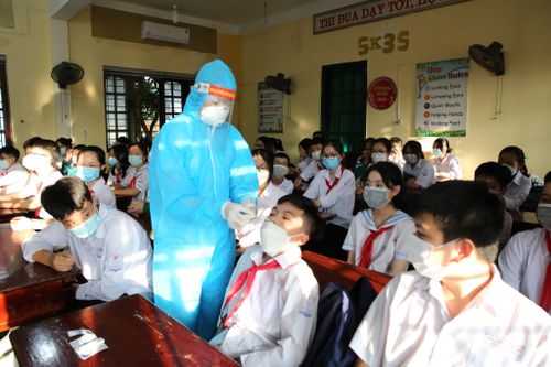 Gần 27.000 học sinh dừng đến trường sau nhiều ca mắc COVID-19 cộng đồng