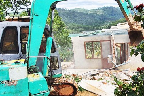Lâm Đồng giải tỏa 'làng biệt thự' xây dựng trái phép trên đất rừng