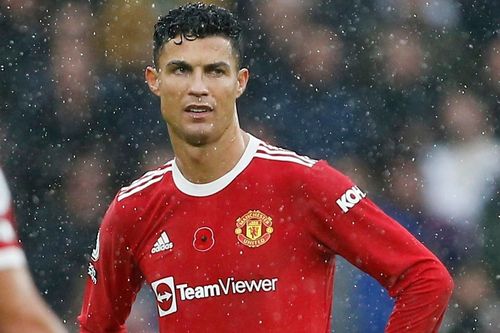 Ronaldo tỏ thái độ vì đồng đội không di chuyển