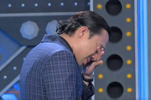 MC, huấn luyện viên và thí sinh Rap Việt đều khóc