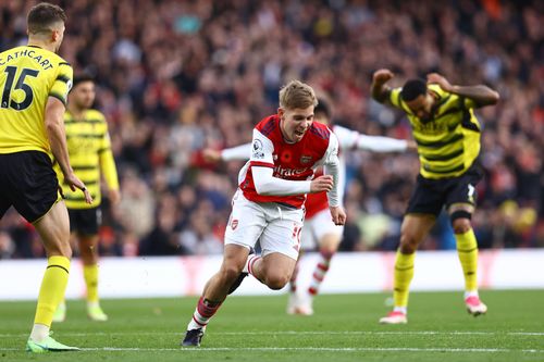 Arsenal vượt Man Utd trên bảng xếp hạng Premier League