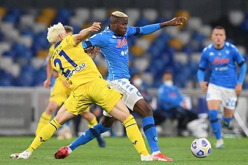 Soi kèo nhà cái Napoli vs Verona. Nhận định, dự đoán bóng đá Ý (0h00, 8/11)