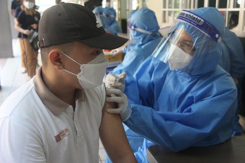 Ngày đầu tiên Đồng Nai tiêm vắc xin cho trẻ em