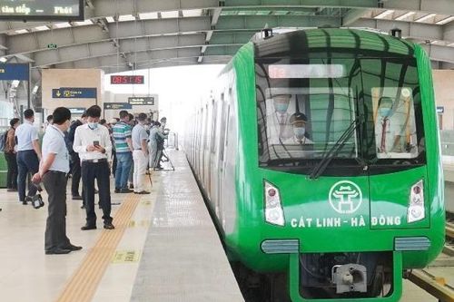 Ngày đầu khai thác, tàu Cát Linh - Hà Đông đón bao nhiêu khách?