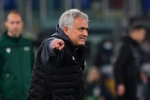 Roma thua trận, Mourinho nói mỉa trọng tài