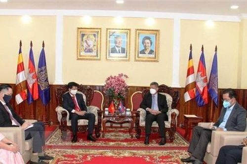 Tổng Lãnh sự Việt Nam tại Preah Sihanouk mừng Quốc khánh Campuchia