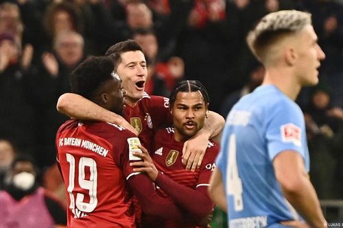 Bayern chặn mạch bất bại của Freiburg, Dortmund thua Leipzig