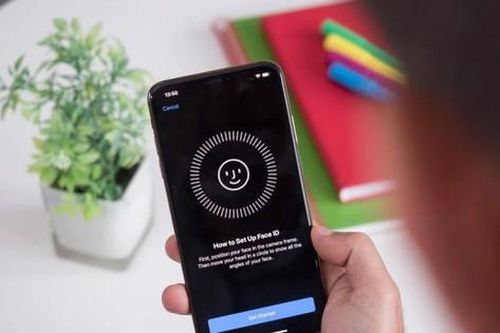 Bé gái 9 tuổi cứu sống cả gia đình nhờ mở khóa iPhone bằng khuôn mặt của người bố bất tỉnh