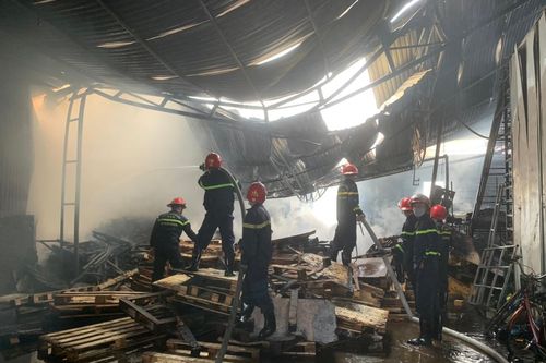 Hải Dương: 'Bà hỏa' ghé thăm 2 nhà xưởng ở làng nghề bánh đa Lộ Cương