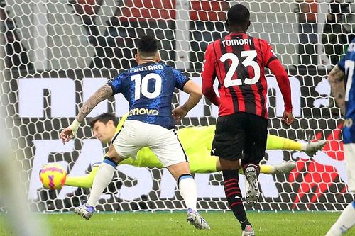 Vòng 12 Serie A: Milan hòa 1-1 trước Inter