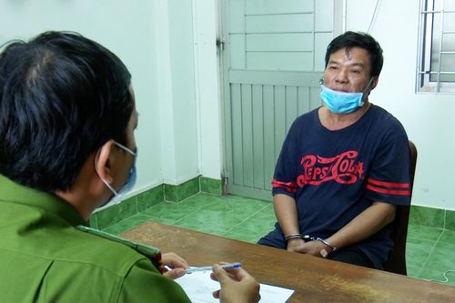 Trùm mền lên người vợ đang ngủ, tẩm xăng đốt vì ghen tuông