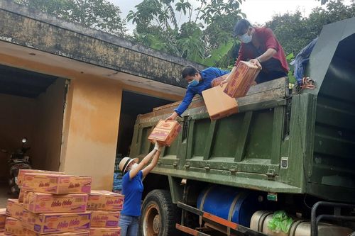 Áo xanh vùng đất lở xung kích nơi tâm dịch