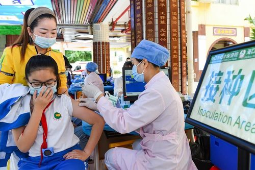Dịch COVID-19 diễn biến phức tạp, chuyên gia Trung Quốc hối thúc tiêm chủng cho trẻ em