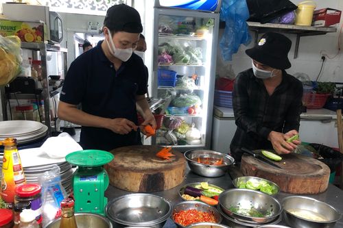 Hộ kinh doanh 'gồng mình' trước bão tăng giá
