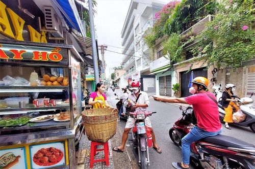 Hàng bánh mỳ 90 năm cha truyền con nối, chủ quán nhớ khẩu vị cả trăm khách