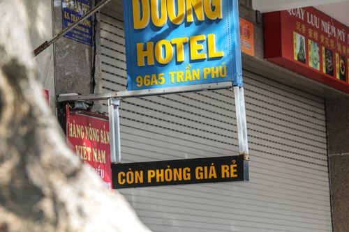 Khách sạn ở Nha Trang vẫn đóng cửa, bị rao bán