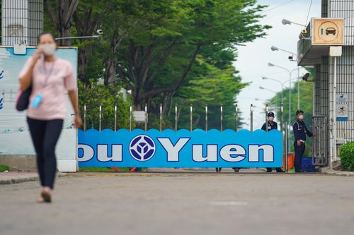 PouYuen thiếu hụt lao động, nhiều đơn hàng lớn chậm tiến độ