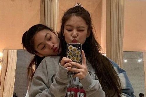 Jennie Blackpink và Jung Ho Yeon 'đụng độ' bạn gái tin đồn của V BTS