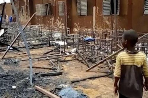 Thảm kịch báo động: Trường học học dựng bằng gỗ và rơm bốc cháy ở Niger, ít nhất 26 trẻ nhỏ 5-6 tuổi tử vong