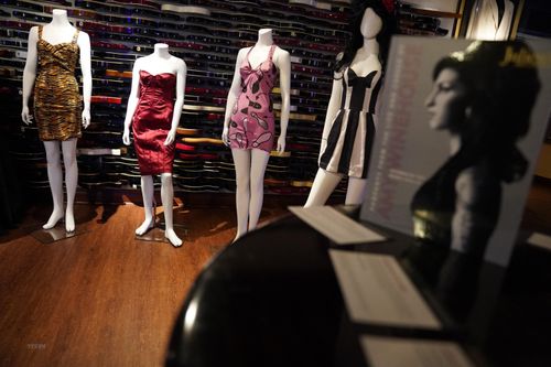 Buổi đấu giá kỷ vật của danh ca Amy Winehouse thành công vượt kỳ vọng