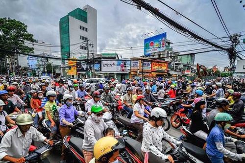 Chẳng nước nào dân lười đi bộ như ở ta, một bước cũng lên xe máy
