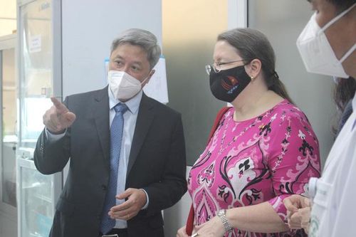 Hoa Kỳ tặng Việt Nam thiết bị giải trình tự gene biến thể COVID-19