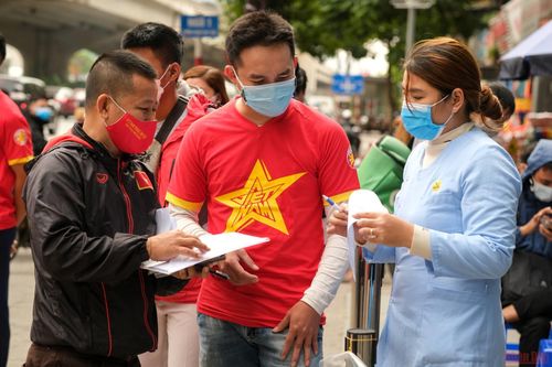 Cổ động viên trận Việt Nam - Nhật Bản xét nghiệm Covid-19, sẵn sàng 'tiếp lửa' cho đội tuyển
