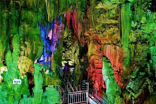 10 hang động đá vôi kỳ diệu hàng triệu năm tuổi ở Nhật
