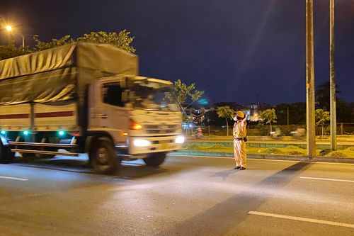 Đồng hồ sai giờ, tài xế xe tải chạy vào khu vực cấm bị phạt 1,5 triệu