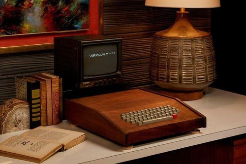 Chiếc máy tính do Steve Jobs chế tác được đấu giá 400.000 USD