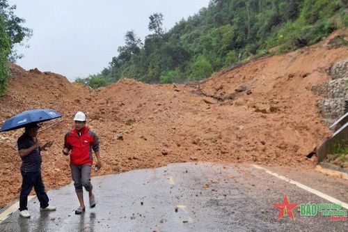 Sạt lở đèo Khánh Lê, giao thông tuyến Nha Trang – Đà Lạt chia cắt