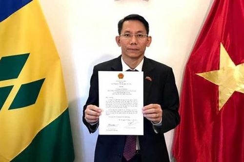 Đại sứ Lê Viết Duyên trình Thư ủy nhiệm lên Toàn quyền Saint Vincent & Grenadines